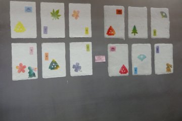 Kartu pos washi dengan berbagai gambar berwana yang berbeda